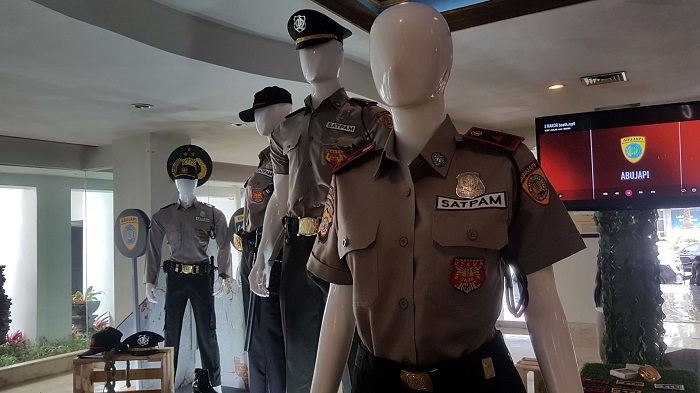 Terlalu Mirip Polisi Seragam Satpam Mau Diubah Lagi Jadi Warna Krem