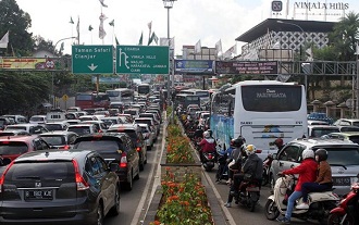 jalur puncak macet