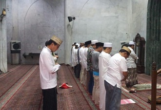 sandiaga salat tahajud